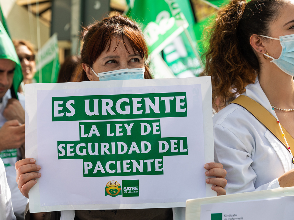 Delegada de SATSE en la manifestación para exigir la aprobación de la Ley de Seguridad del Paciente